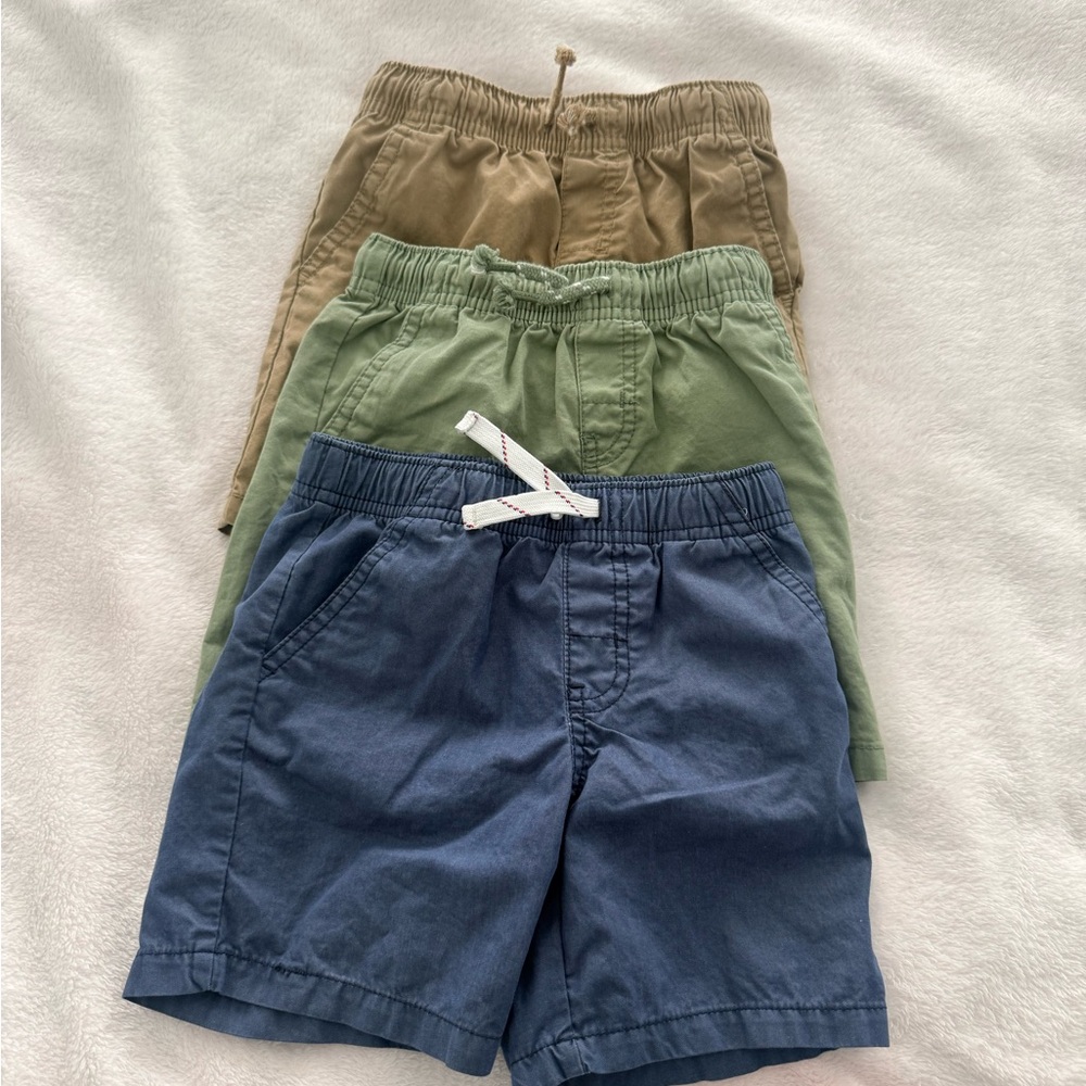 3 pairs of 3t cat and jack Shorts - Blue, Green, Tan